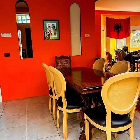 Blue Door Hostel Тирана Екстериор снимка