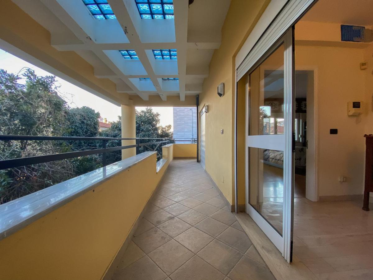 Blue Door Hostel Тирана Екстериор снимка