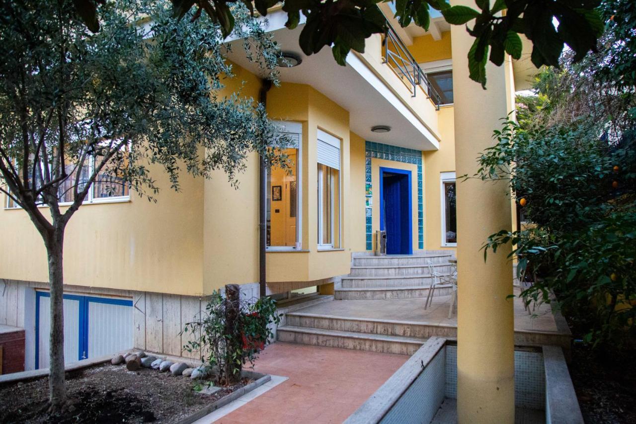 Blue Door Hostel Тирана Екстериор снимка