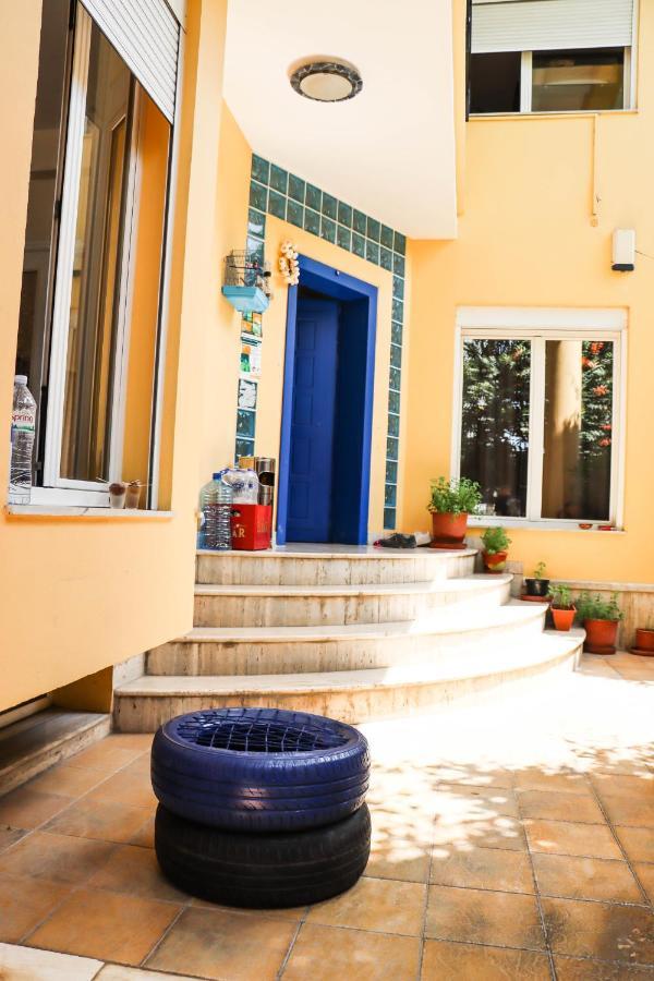Blue Door Hostel Тирана Екстериор снимка