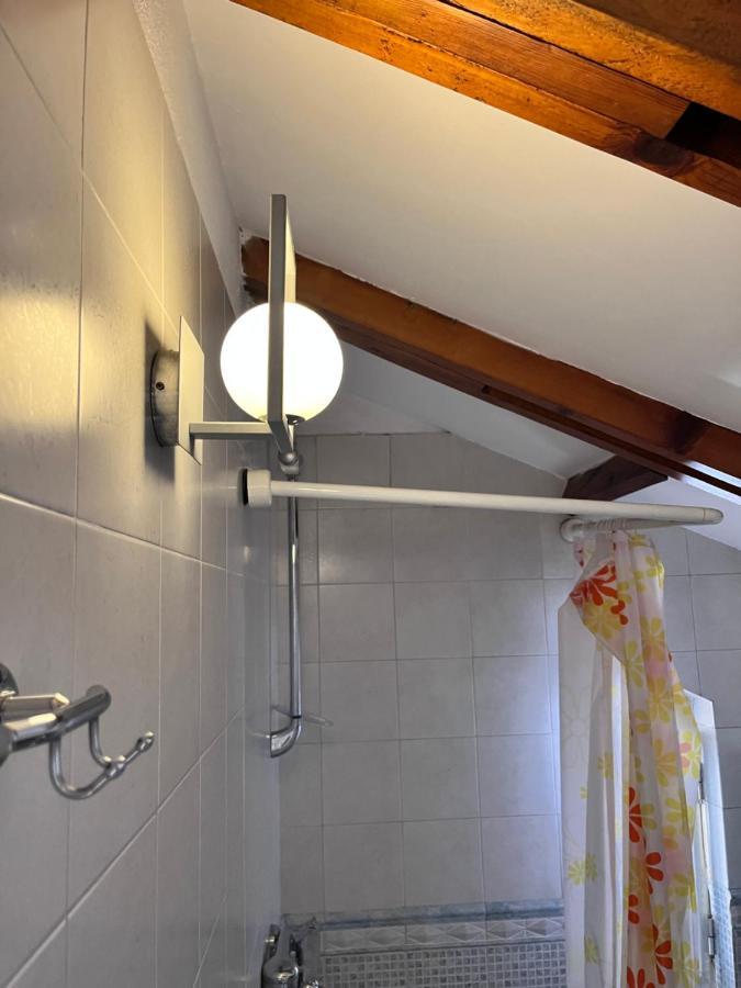 Blue Door Hostel Тирана Екстериор снимка
