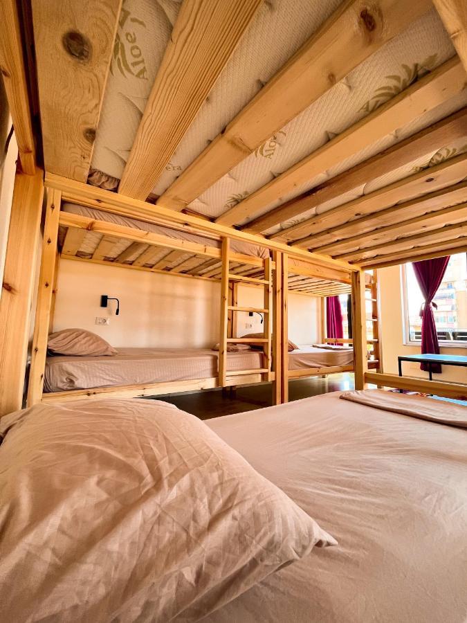 Blue Door Hostel Тирана Екстериор снимка