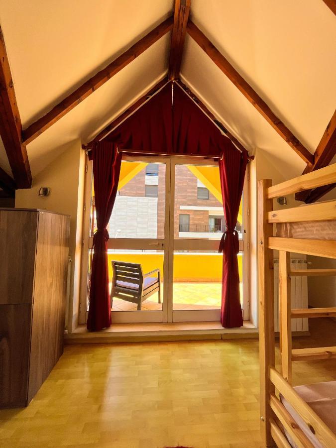 Blue Door Hostel Тирана Екстериор снимка