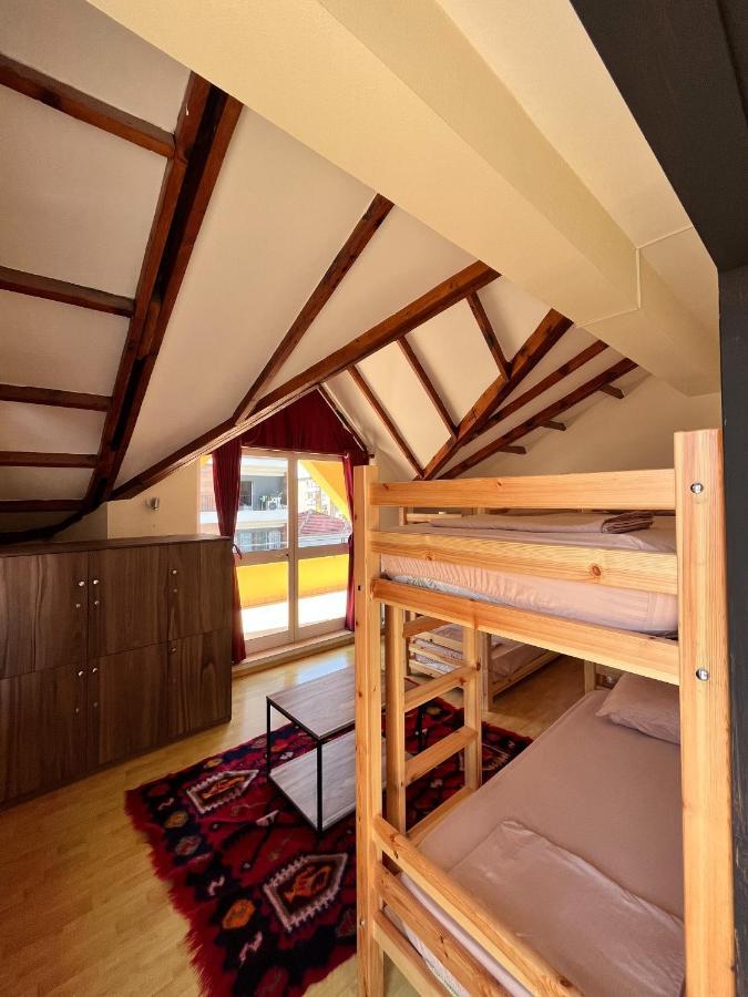 Blue Door Hostel Тирана Екстериор снимка