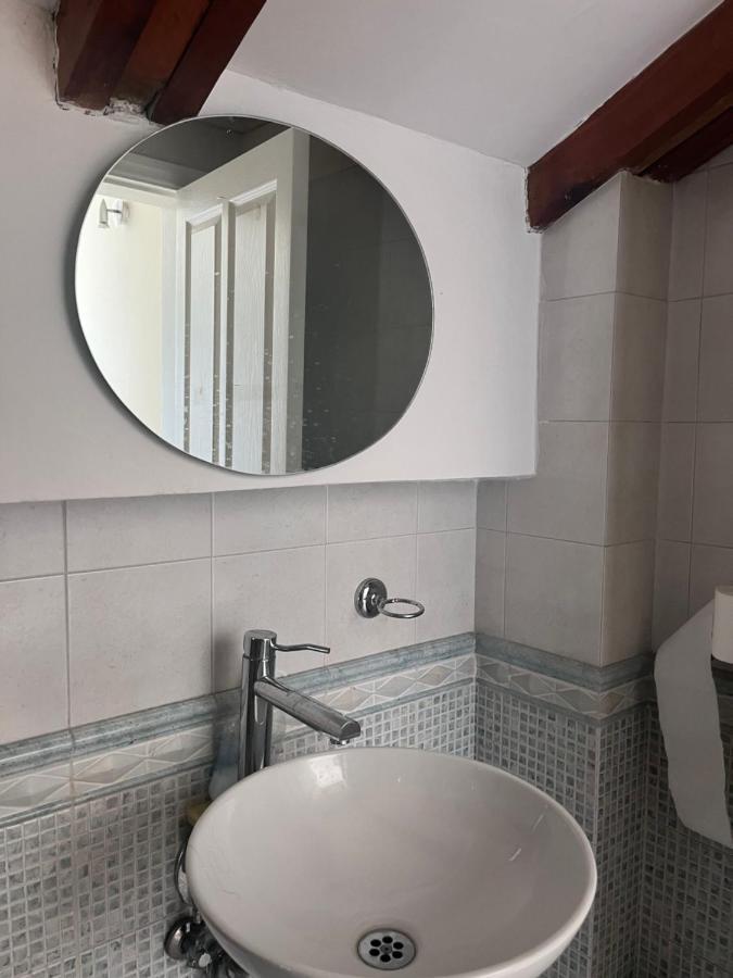 Blue Door Hostel Тирана Екстериор снимка