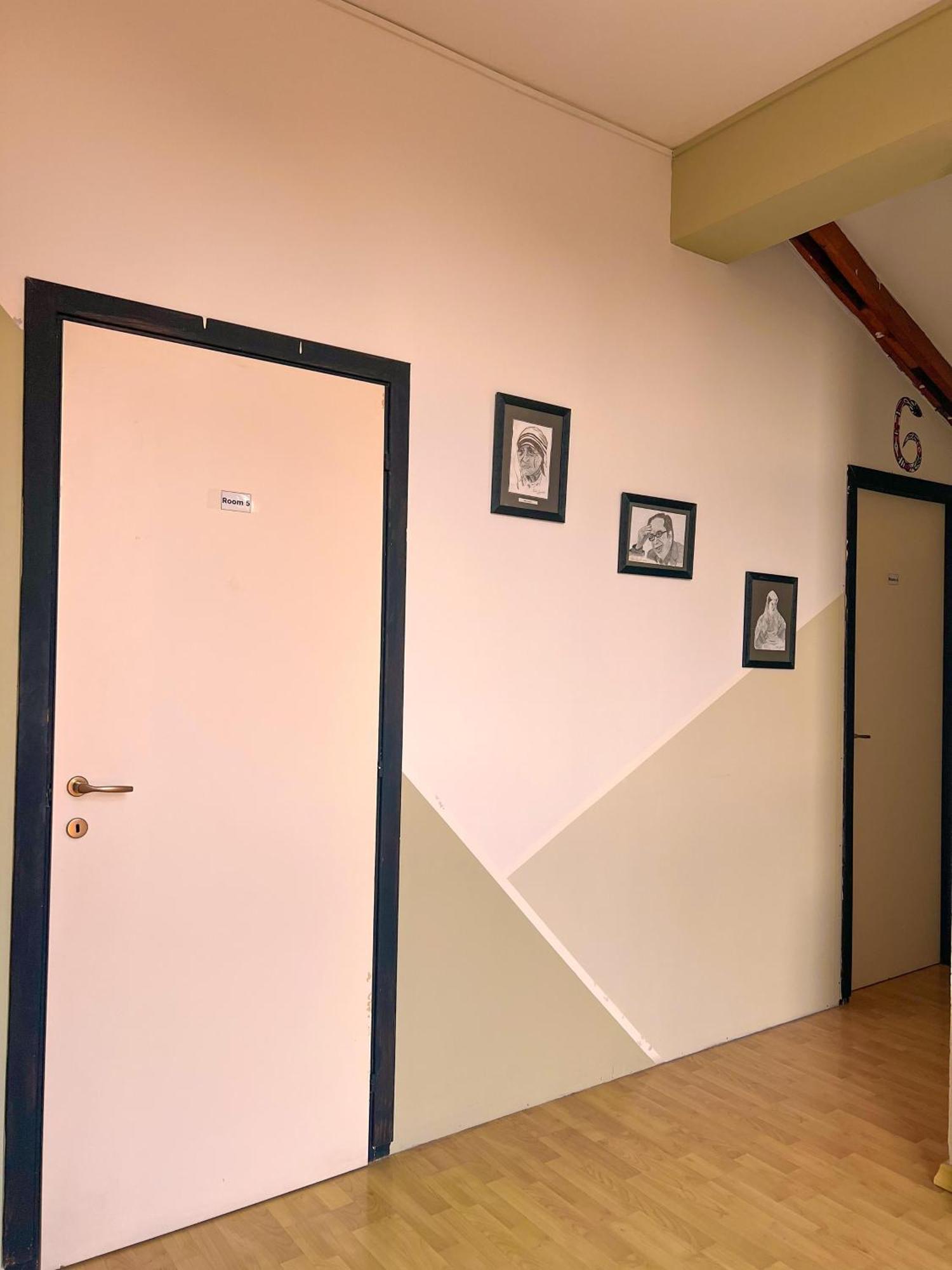 Blue Door Hostel Тирана Екстериор снимка