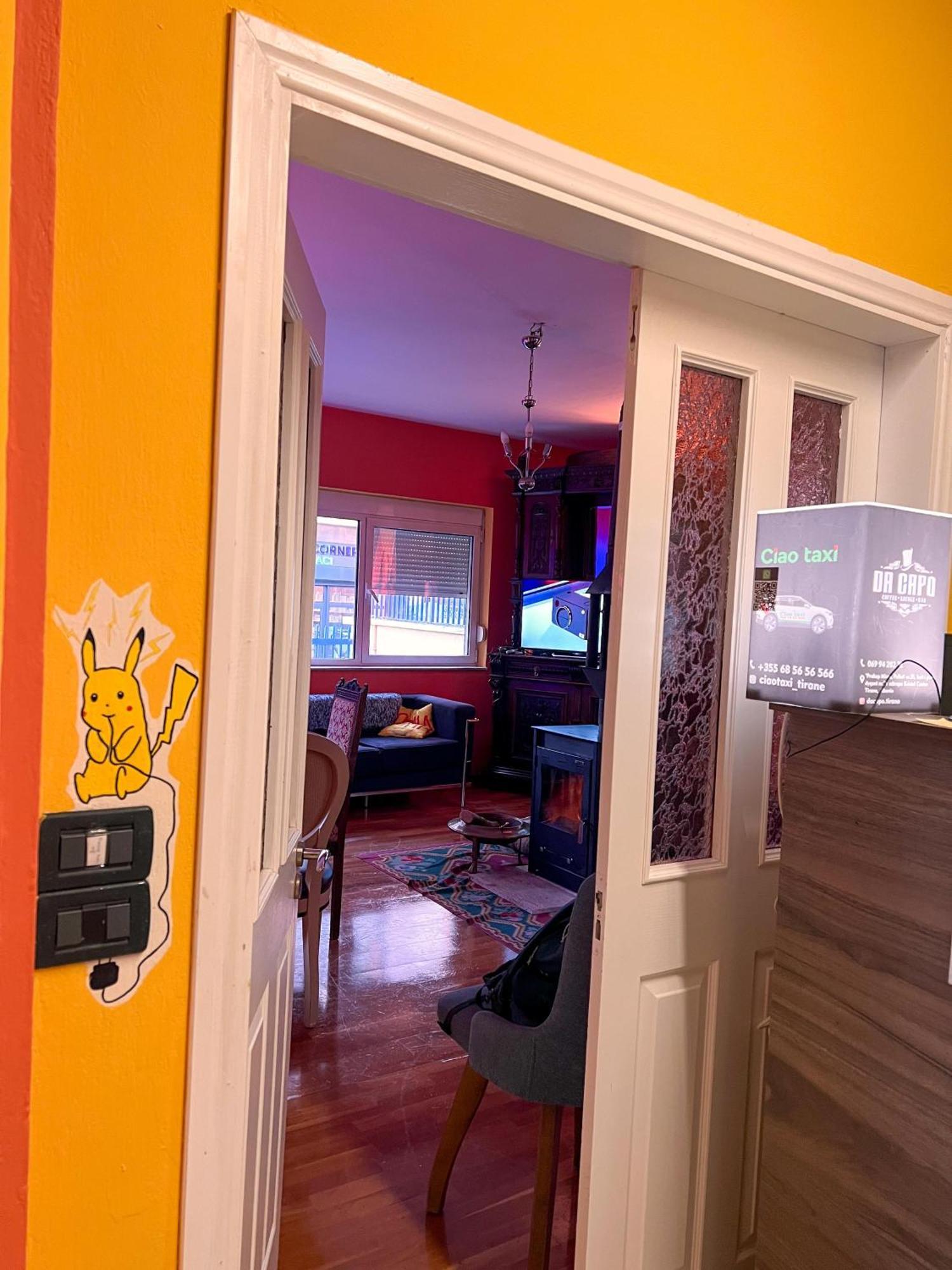 Blue Door Hostel Тирана Екстериор снимка